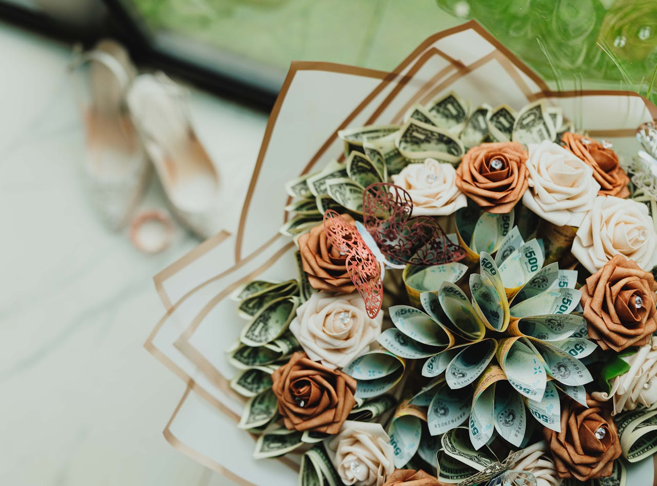 Bouquet of paper flowers with currency and butterfly decoration, perfect for weddings.